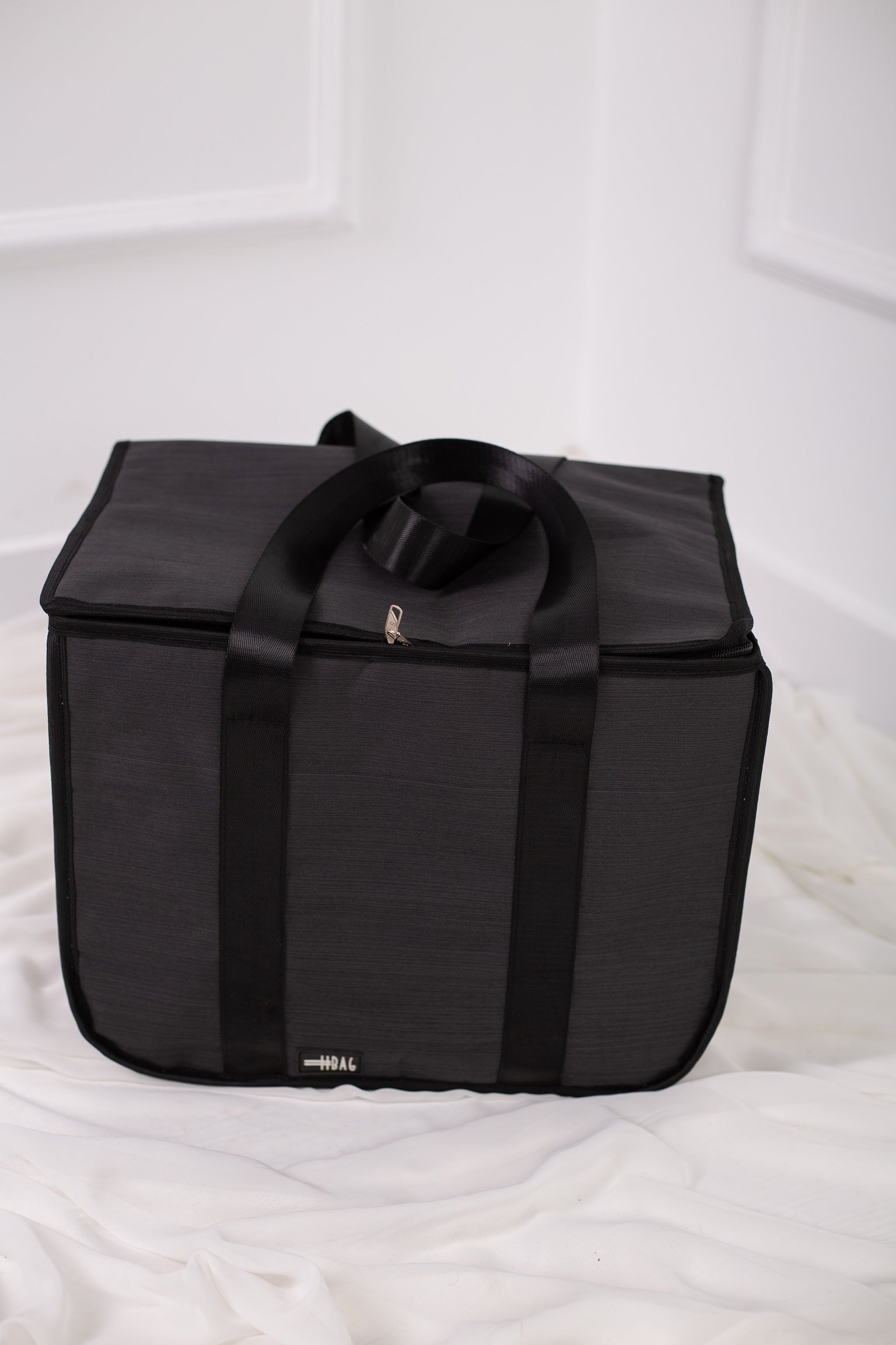 Dark Gray Thermal Linen Bag from Velda Store with reusable zippered case