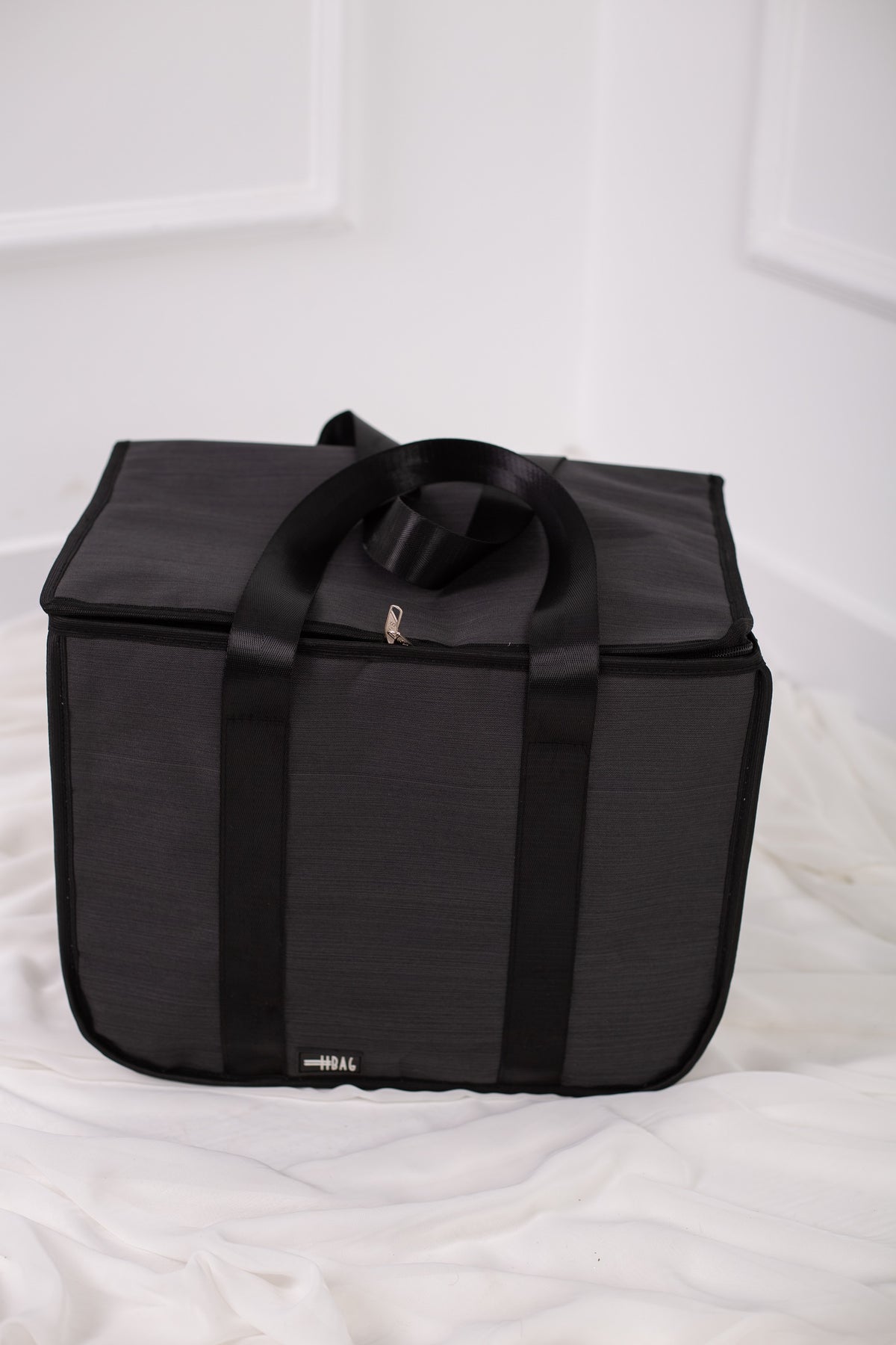 Dark Gray Thermal Linen Bag from Velda Store with reusable zippered case