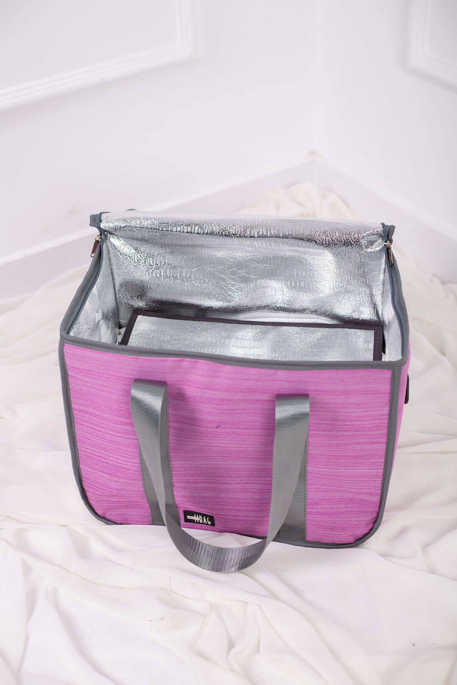 Pink Thermal Linen Bag from Velda Store with reusable zippered case