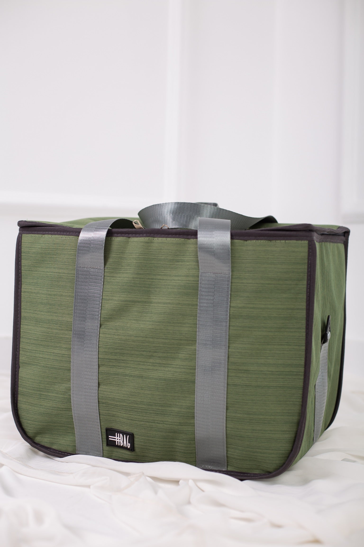 Olive Thermal Linen Bag from Velda Store with reusable zippered case