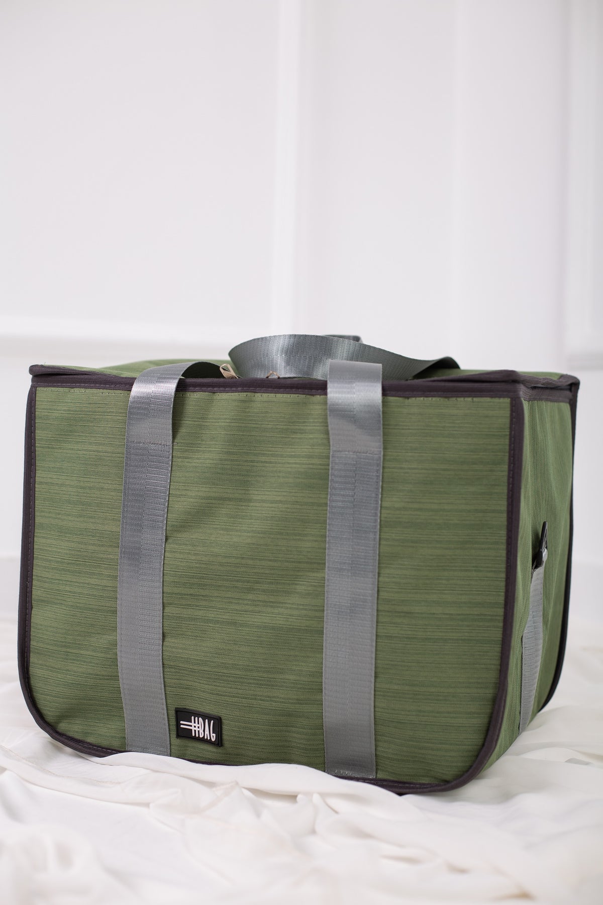 Olive Thermal Linen Bag from Velda Store with reusable zippered case