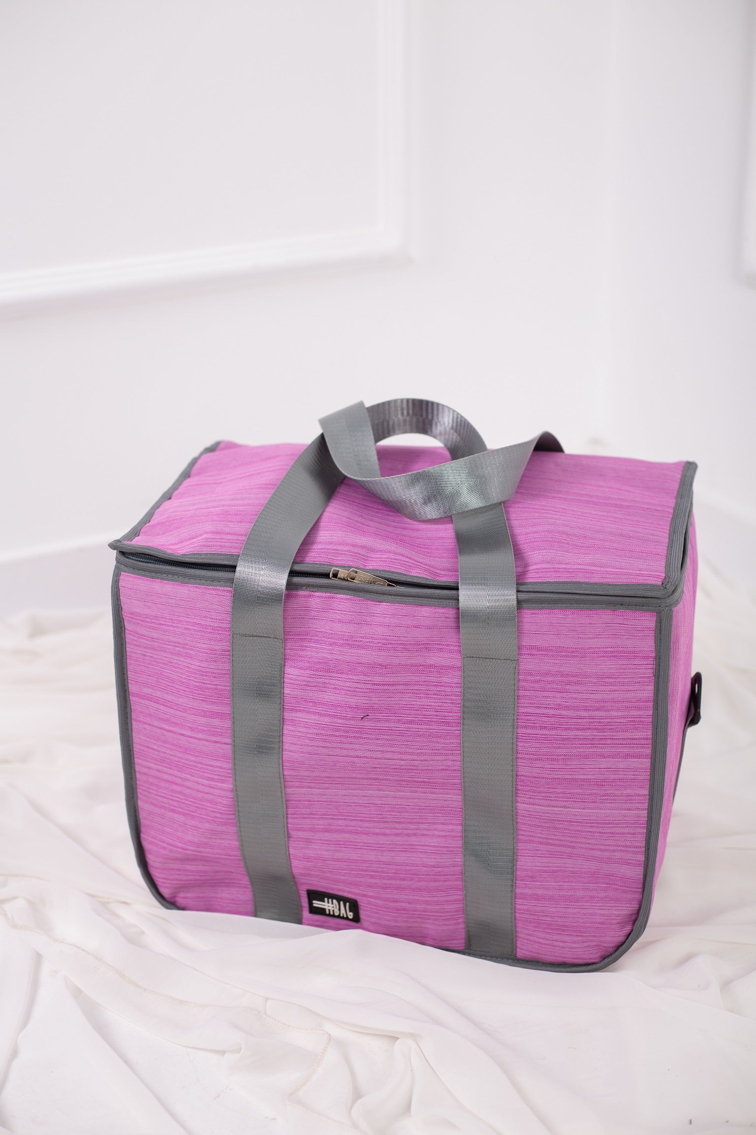 Pink Thermal Linen Bag from Velda Store with reusable zippered case