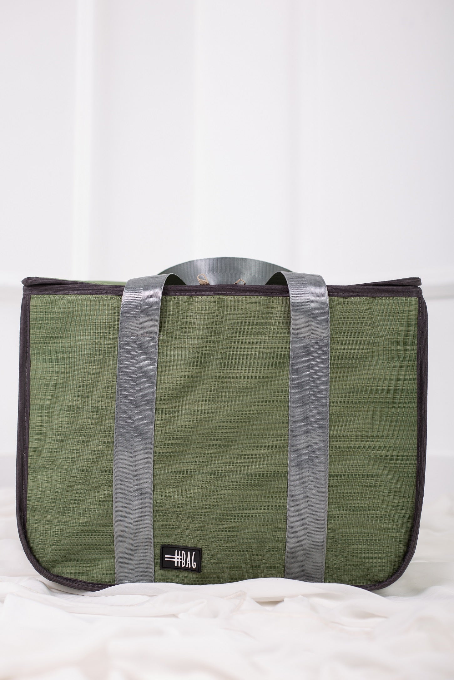 Olive Thermal Linen Bag from Velda Store with reusable zippered case