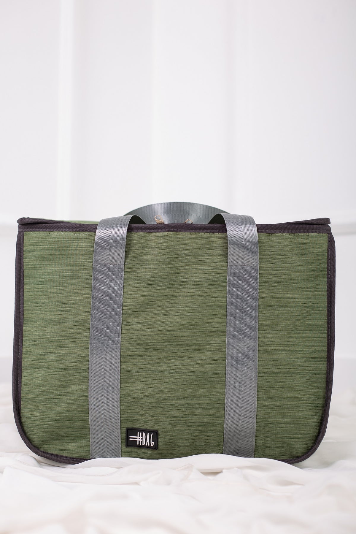 Olive Thermal Linen Bag from Velda Store with reusable zippered case
