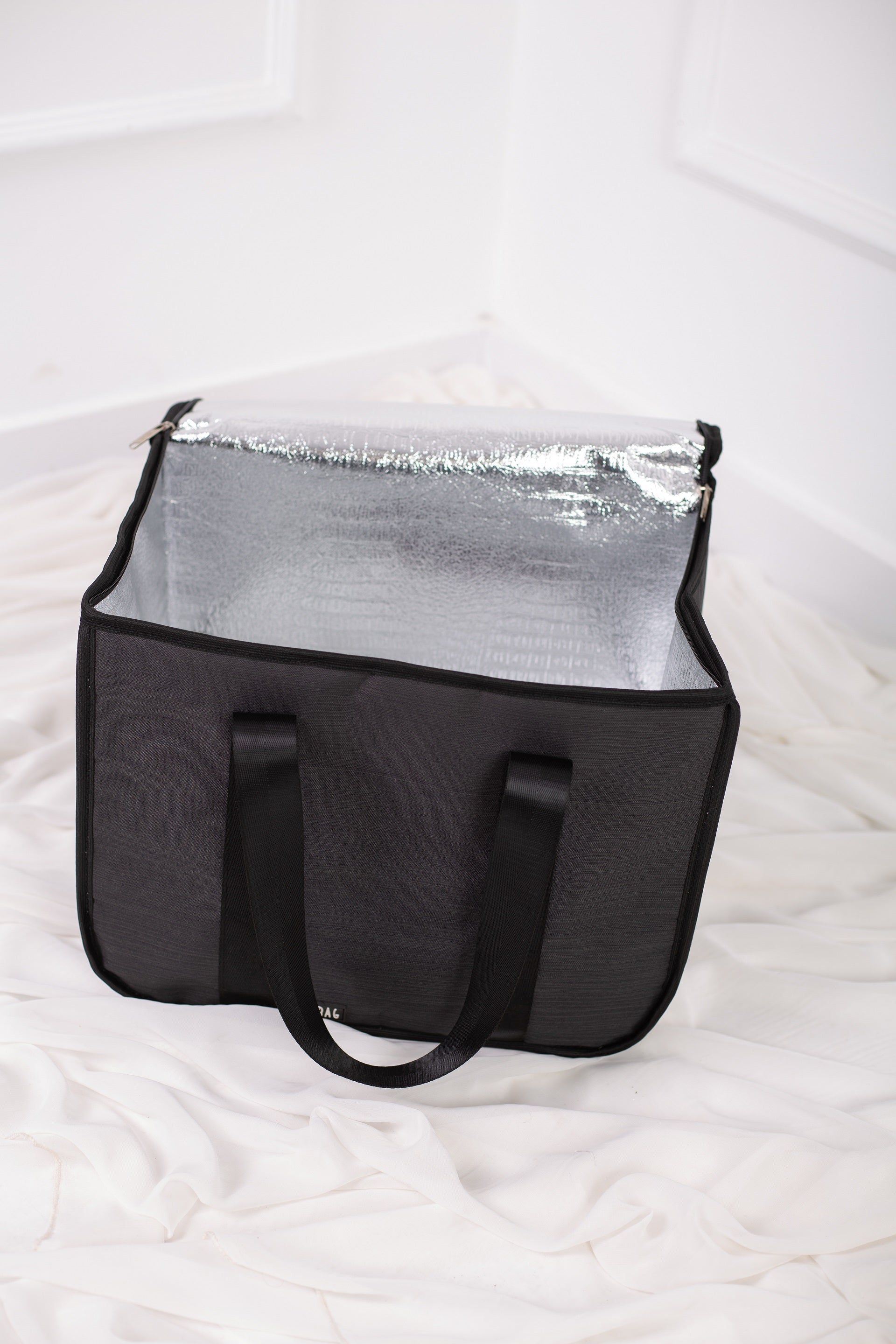 Dark Gray Thermal Linen Bag from Velda Store with reusable zippered case