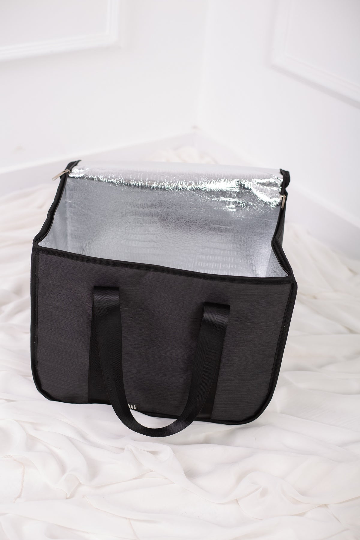 Dark Gray Thermal Linen Bag from Velda Store with reusable zippered case